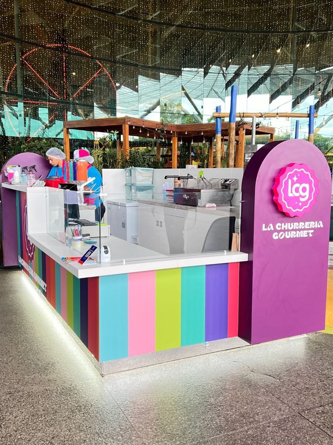Quiosque La Churreria Gourmet em ambiente amplo